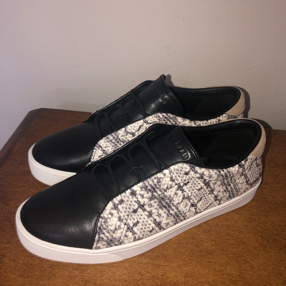 Cole Haan Grandpro Spectator Lace Up Sneakers 9.5